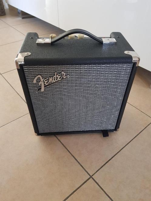 Fender kleine versterker Rumble 15, Muziek en Instrumenten, Versterkers | Bas en Gitaar, Zo goed als nieuw, Basgitaar, Minder dan 50 watt
