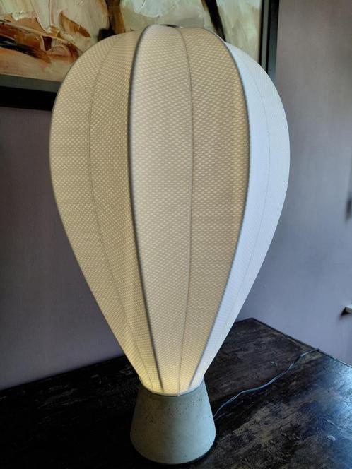 UP Vloerlamp - Beton, Huis en Inrichting, Lampen | Vloerlampen, Nieuw, Minder dan 100 cm, Stof, Overige materialen, Ophalen of Verzenden