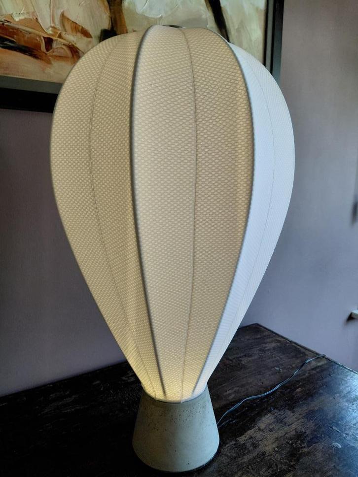 UP Vloerlamp - Beton, Huis en Inrichting, Lampen | Vloerlampen, Nieuw, Minder dan 100 cm, Stof, Overige materialen, Ophalen of Verzenden