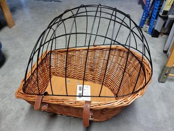 Hondenmand beschikbaar voor biedingen