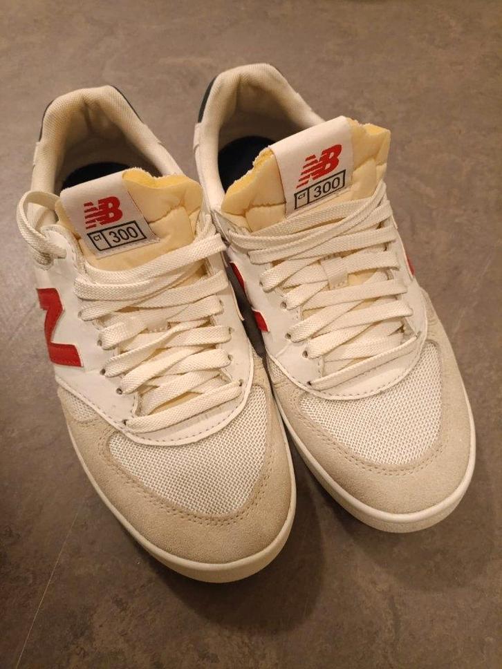 New Balance CT300 wit/rode sneakers — maat 39,5, Kleding | Dames, Schoenen, Zo goed als nieuw, Sneakers, Wit, Ophalen of Verzenden