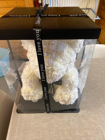 Roze beer beschikbaar voor biedingen