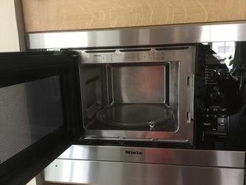 MIELE MICROGOLFOVEN M8161 + WARMHOUDLADE EGW 3060-1 beschikbaar voor biedingen