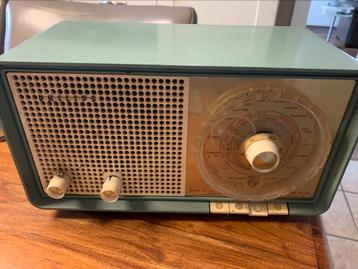 Pude Philips radio jaren vijftig beschikbaar voor biedingen