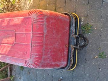 4 propere mortelbakken 200L , proper/goede staat  beschikbaar voor biedingen
