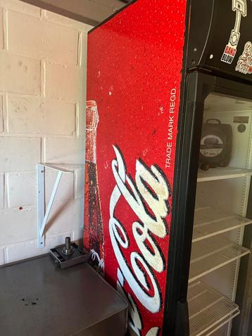 Coca cola frigo, Enlèvement