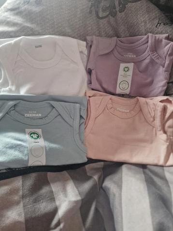 Babyrompers beschikbaar voor biedingen