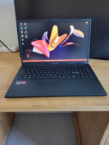 Asus Vivobook 15 Azerty, Computers en Software, Windows Laptops, Ophalen of Verzenden, Zo goed als nieuw, SSD, Azerty