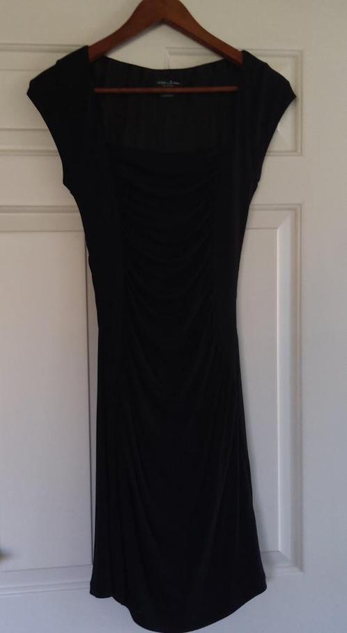 Zwarte jurk GUESS Marciano, Kleding | Dames, Jurken, Zo goed als nieuw, Maat 38/40 (M), Zwart, Knielengte, Ophalen of Verzenden