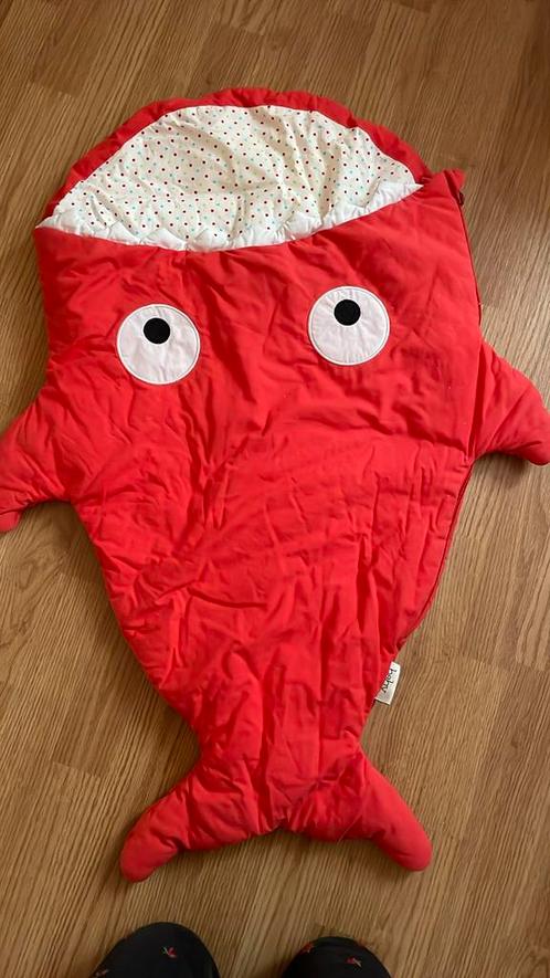 Baby Bites - slaapzak voetenzak rode haai, Kinderen en Baby's, Dekens, Slaapzakjes en Inbakerproducten, Gebruikt, Slaapzak, 85 tot 100 cm