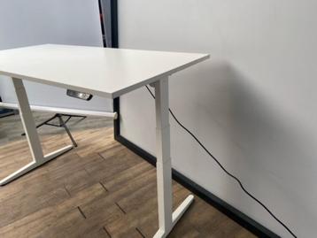 Elektrisch zit sta bureau Ahrend wit, Ophalen