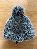 Bonnet fausse fourrure avec pince, Kleding | Dames, Hoeden en Petten, Gedragen, Hoed