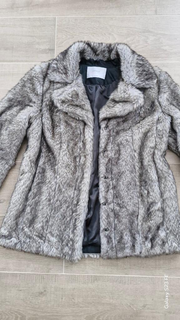 Jasje van Only in faux Fur, Kleding | Dames, Jassen | Winter, Zo goed als nieuw, Maat 42/44 (L), Grijs, Ophalen of Verzenden