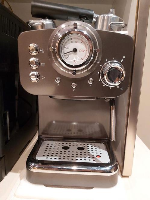 Koffiemachine met gemalen koffie of pads, Elektronische apparatuur, Koffiezetapparaten, Zo goed als nieuw, Gemalen koffie, Koffiemachine