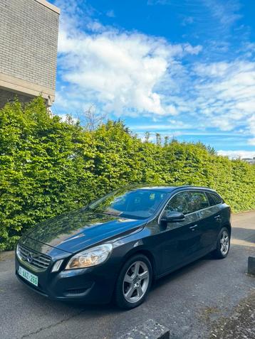 Volvo V60 1.6 diesel van 2012 met 249.000KM ZÉÉR PROPER beschikbaar voor biedingen