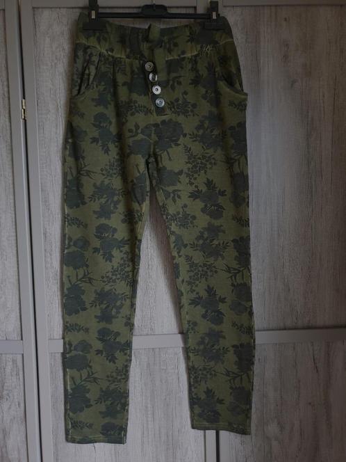 jogging broek groen khaki motief plant bloem S/M Nieuw, Kleding | Dames, Broeken en Pantalons, Nieuw, Groen, Lang, Ophalen of Verzenden