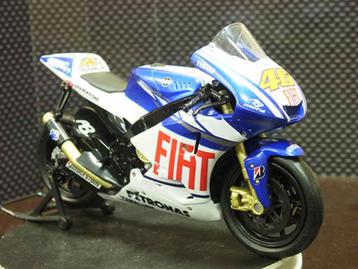 Valentino Rossi Yamaha YZR-M1 2010 1:12 43813