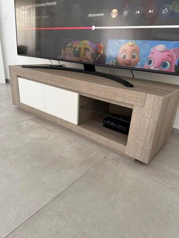 Tv meubel en kast te koop beschikbaar voor biedingen