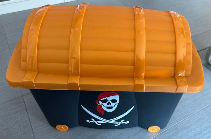 Verjaardag decoratiedoos met piratenthema, Hobby en Vrije tijd, Feestartikelen, Zo goed als nieuw, Versiering, Ophalen