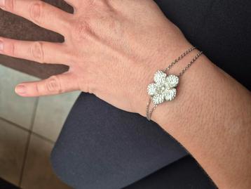 Prachtige zilverkleurige Victoria bloem  armband met crystal beschikbaar voor biedingen