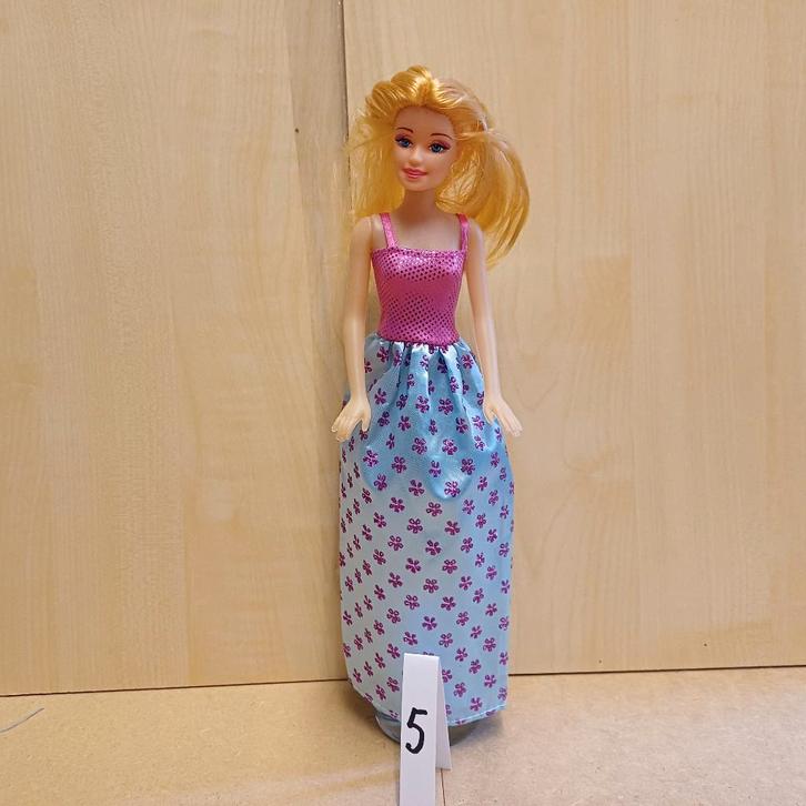 Choix de Poupées Barbie  (4 euros pièce), Enfants & Bébés, Jouets | Poupées, Barbie, Enlèvement ou Envoi