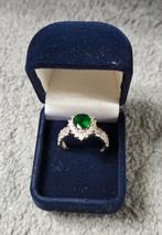 Zilveren ring met kunstmatige smaragd, Handtassen en Accessoires, Overige Accessoires, Ophalen, Nieuw