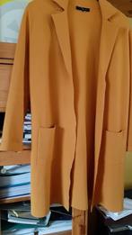 Flatterende elegante L & L oker lange vest jas M als nieuw, Maat 38/40 (M), Overige kleuren, Ophalen of Verzenden, Zo goed als nieuw