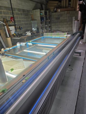 Table verre solide retro-eclairee 4m x 1.5m  beschikbaar voor biedingen