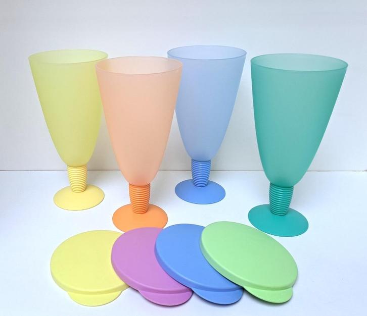 Tupperware™ « Ijs Beker + Lepel Classic2000 », Huis en Inrichting, Keuken | Tupperware, Nieuw, Bak of Kom, Blauw, Geel, Groen