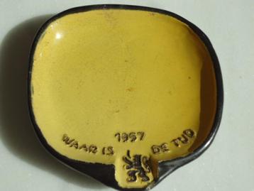 1957 PERIGNEM R. VANDEWEGHE schaal Vlaamse Leeuw geel zwart  beschikbaar voor biedingen