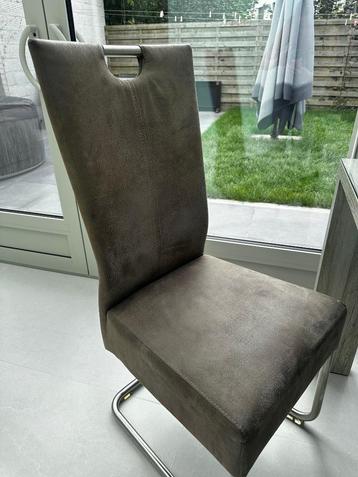 Chaises en velours  beschikbaar voor biedingen