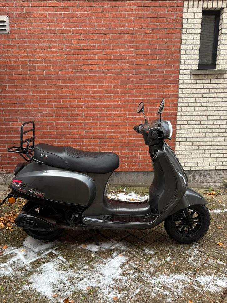 Scooter GTS Toscana, Fietsen en Brommers, Scooters | Overige merken, Zo goed als nieuw, Klasse B (45 km/u), Benzine, Ophalen