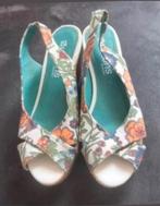✨️VISIONS FOOTWEAR Sleehak Sandalen - Maat 37 - Prachtig✨️, Kleding | Dames, Schoenen, Wit, Zo goed als nieuw, Visions Footwear