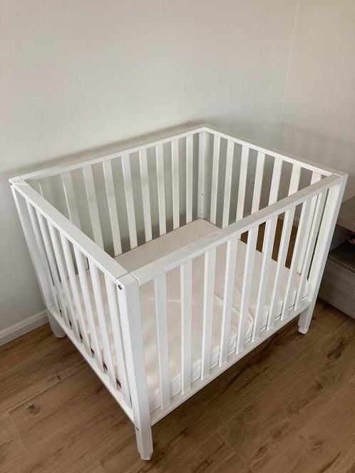 Wit park Childhome + Degelijke matras, Kinderen en Baby's, Babyparken, Gebruikt, Wieltjes, Ophalen
