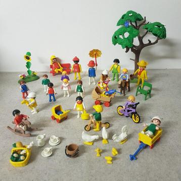 Playmobil set met 14 kinderen en 5 volwassenen