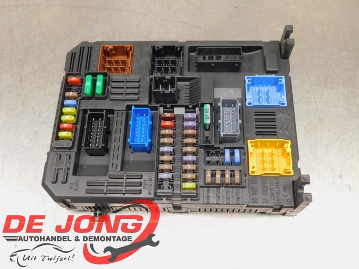 Boîte à fusibles d'un Opel Vivaro, -, Opel, 3 mois de garantie, Utilisé