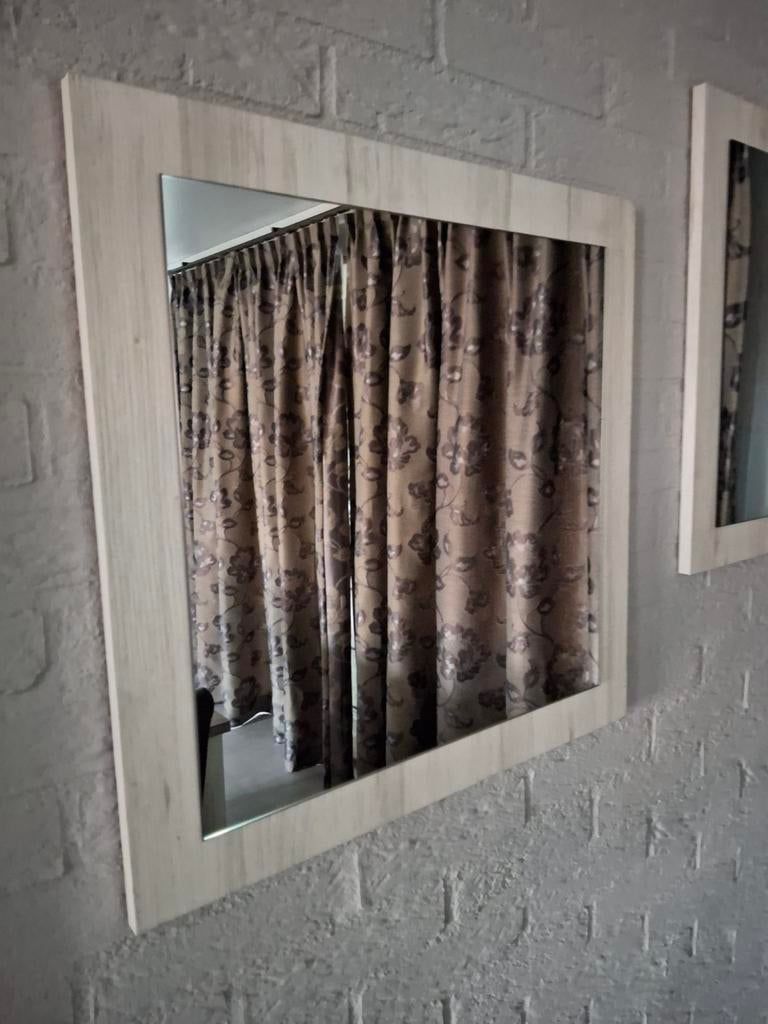 Spiegels voor te hangen, Enlèvement