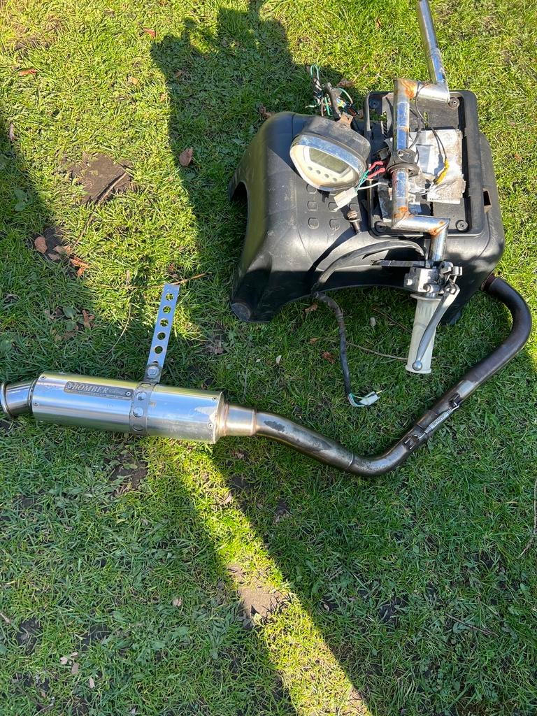 Takegawa bomber uitlaat, Enlèvement, Pot d'échappement