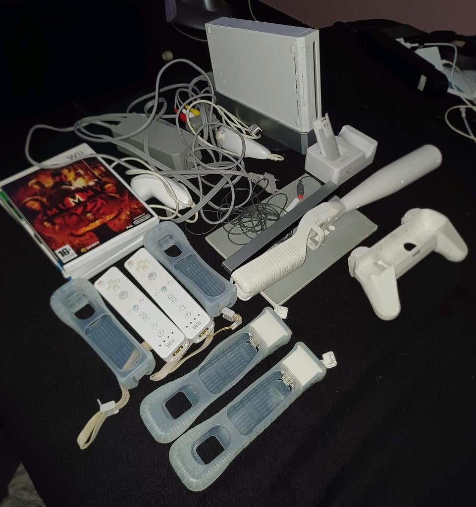 Jeux et consoles de jeux : Nintendo Wii + accessoires + 4 je, Consoles de jeu & Jeux vidéo, Enlèvement