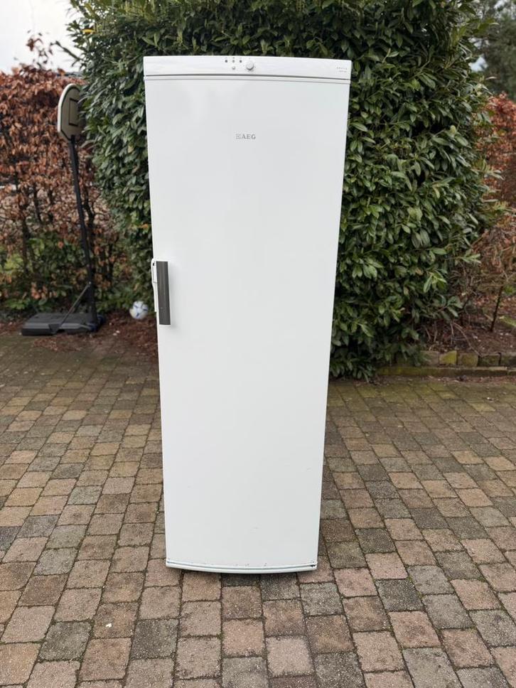diepvries AEG A+++ no frost heel proper werkt super!!, Elektronische apparatuur, Vriezers en Diepvrieskisten, Zo goed als nieuw