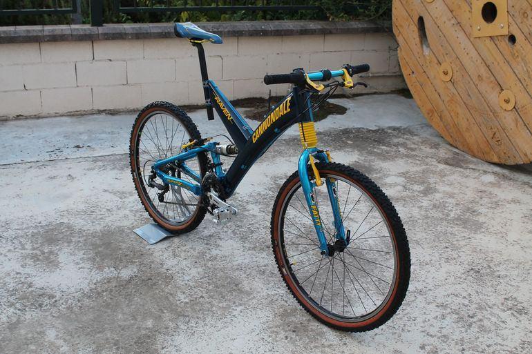 vtt Cannondale Super V Raven, Vélos & Vélomoteurs, Vélos | VTT & Mountainbikes, Autres marques, Comme neuf, Enlèvement, Hommes