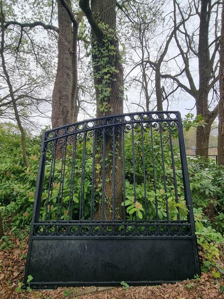 Indrukwekkende zwarte metalen dubbele poort. 4m20 breed!, Tuin en Terras, Tuinpoorten, Zo goed als nieuw, Draaipoort, Staal, 200 cm of meer