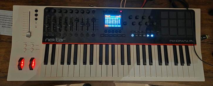 Nektar Panorama P4 midi keyboard controller, Muziek en Instrumenten, Midi-apparatuur, Zo goed als nieuw, Ophalen of Verzenden
