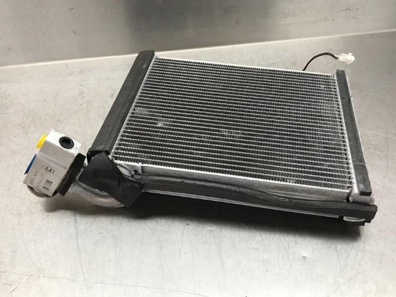 AIRCOVERDAMPER Toyota Urban Cruiser (01-2009/03-2016), Gebruikt, Toyota