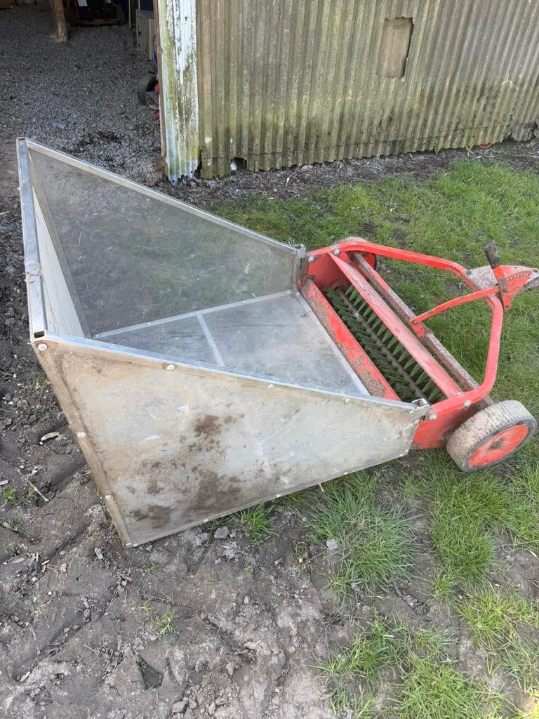 Veegmachine, Tuin en Terras, Veegmachines, Ophalen of Verzenden, Zo goed als nieuw