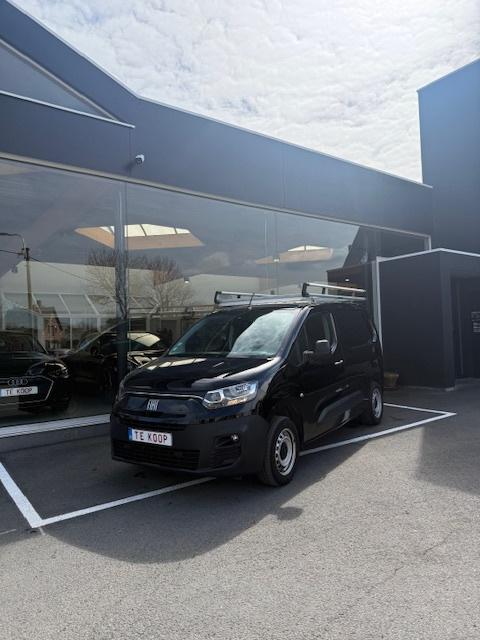 Fiat Doblo 06/2023 navi/gps/carplay/dab/camera/pdc/btw, Auto's, Voorwielaandrijving, 4 cilinders, Zwart, USB