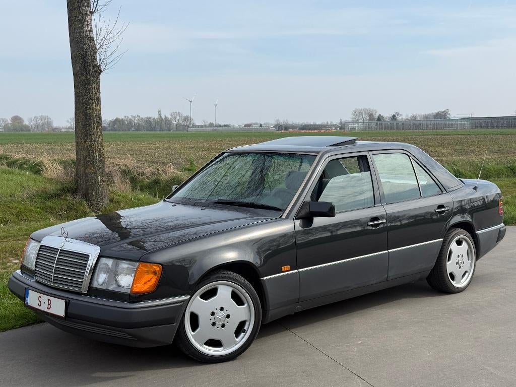 Oldtimer Mercedes-Benz W124 300D 1991 met 184.000 KM, Auto's, Mercedes-Benz, Stof, Zwart, 5 deurs, Particulier