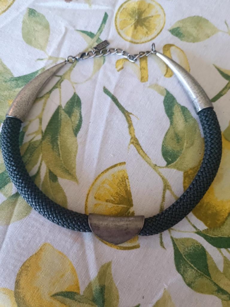 Collier Sarah pacini, Enlèvement