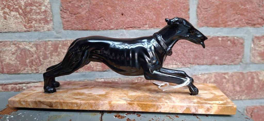 Windhond op marmeren voet, Ophalen of Verzenden