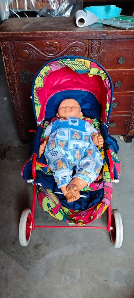 Vintage poppenwagen jaren 80/90 – kleurrijk retro model, Kinderen en Baby's, Buggy's, Ophalen